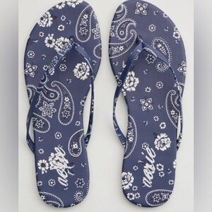Aerie NWT Women's Blue Floral Flip Flops